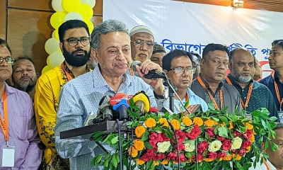 অনিবার্চিত সরকারের কারণে দেশ পিছিয়ে যাচ্ছে : আমীর খসরু