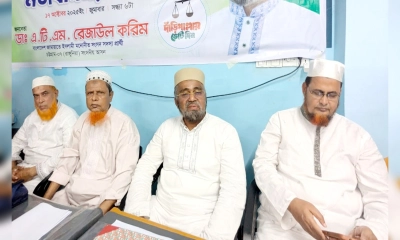 রাঙ্গুনিয়ায় মতবিনিময় সভায় বক্তব্য দেন জামায়াত মনোনীত প্রার্থী এটিএম রেজাউল করিম। ছবি- রূপালী বাংলাদেশ