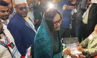 ভোট দিয়েছেন রুমিন ফারহানা 