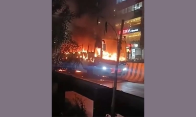 আবারও রাজধানীতে বাসে আগুন