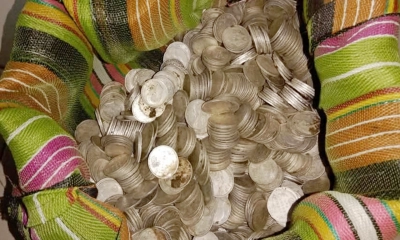 উদ্ধারকৃত রুপার টাকা। ছবি- রূপালী বাংলাদেশ
