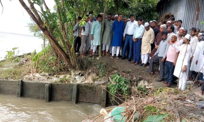 মেঘনার ভাঙন আতঙ্কে উপকূলীয় বাসিন্দারা