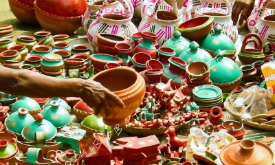 দুর্গাপূজায় হারিয়ে যাচ্ছে মাটির খেলনাপাতি