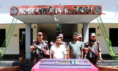 যশোরে কোটি টাকার স্বর্ণবারসহ দুই পাচারকারী আটক
