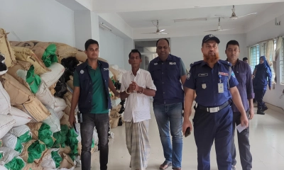 কসবায় ১৬৫ মণ নিষিদ্ধ পলিথিন জব্দ, একজন গ্রেপ্তার