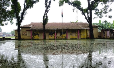 জলাবদ্ধতা বিদ্যালয়। ছবি- রূপালী বাংলাদেশ