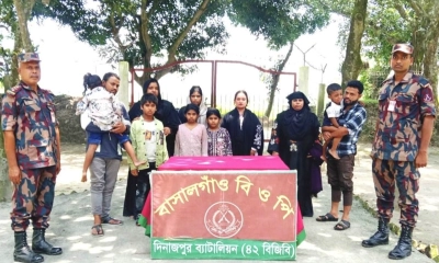 পুশইনে বাংলাদেশে ফেরত আসা মানুষ। ছবি- রূপালী বাংলাদেশ