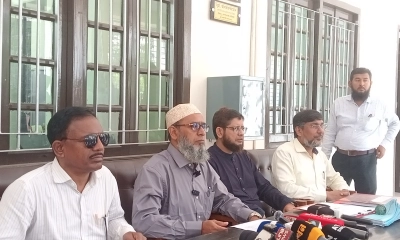 রাকসু প্রধান নির্বাচন কমিশনার অধ্যাপক এফ নজরুল ইসলাম রাকসু নির্বাচনের সময় পেছানোর ঘোষণা করেন। ছবি- রূপালী বাংলাদেশ