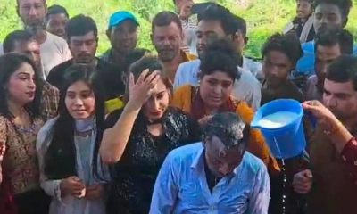 দুধ দিয়ে গোসল করে রিয়া মনিকে তালাক দিলেন হিরো আলম