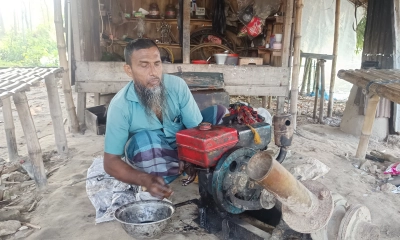 দৃষ্টিপ্রতিবন্ধী তবু জীবন থেমে নেই মঙ্গল মিয়ার