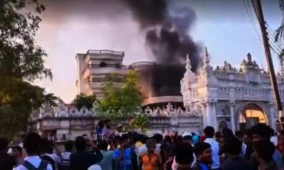 সাবেক এমপি’র ভাইয়ের বাড়িতে আগুন। ছবি - সংগৃহীত