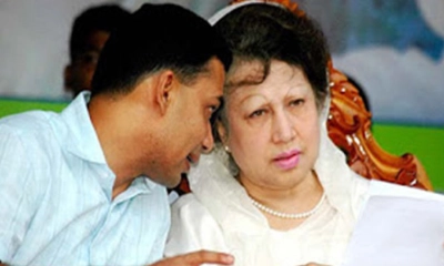 মায়ের সঙ্গে তারেক রহমান। ছবি - সংগৃহীত