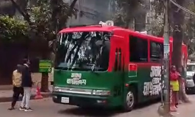 ছাদ খোলা বাসে উঠতে পারেন তারেক রহমান ও তার পরিবার