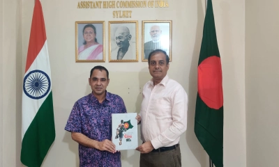 ভারতীয় সহকারী হাই কমিশনারকে ‘আলোর মিছিল’ সংকলন উপহার
