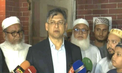বনানীর ছারছীনা পীরের দরবারে বিএনপির স্থায়ী কমিটির সদস্য সালাহউদ্দিন আহমদ। ছবি: সংগৃহীত 