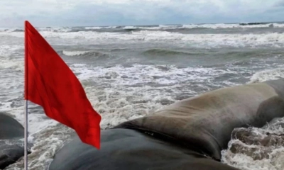 সমুদ্রবন্দরগুলো থেকে নামানো হলো সতর্কসংকেত