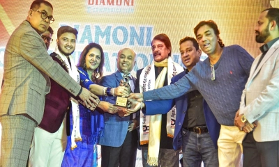দেশাত্মবোধক গানে একাধিক সম্মাননা পেলেন সারাব আজমান