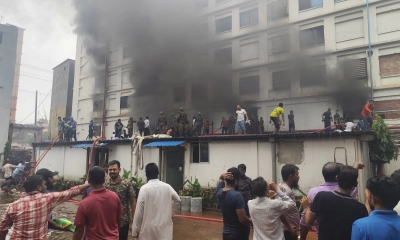 আশুলিয়ায় পোশাক কারখানায় আগুন, নিয়ন্ত্রণে ৯ ইউনিট
