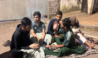 ভিসির বাসভবনের সামনে ঢাবি শিক্ষার্থীদের রাতভর অবস্থান