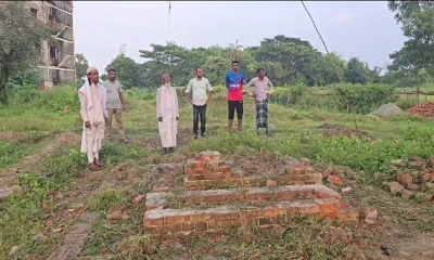 রাতের আঁধারে মাইজভান্ডারির মাজার ভেঙ্গে মালামাল লুট