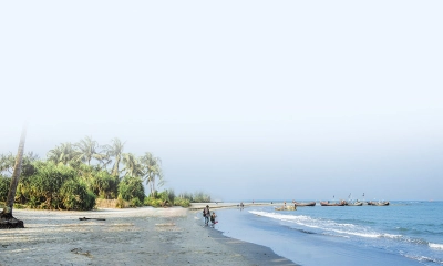 নীল সাগরের পাড়ে