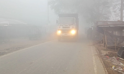 উত্তরাঞ্চলে কুয়াশার চাদর, হেডলাইট জ্বালিয়ে চলছে গাড়ি