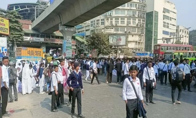 ৫ কলেজ শিক্ষার্থীদের শাহবাগ অবরোধ