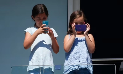 ১৩ বছরের আগে শিশুদের স্মার্টফোন দিলে হতে পারে ভয়ংকর রোগ!