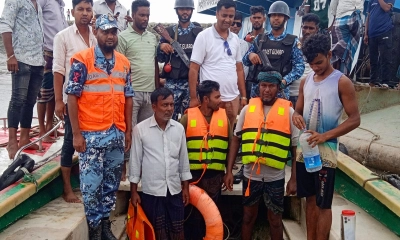 সন্দ্বীপে ডুবে যাওয়া বাল্কহেড থেকে ৪ ক্রুকে জীবিত উদ্ধার