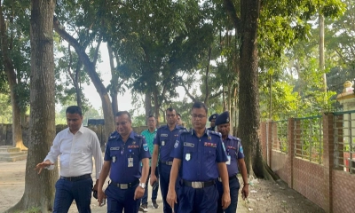 শ্রীনগরে পূজামণ্ডপ পরিদর্শনে ঢাকা রেঞ্জের অতিরিক্ত ডিআইজি মুস্তাফিজুর