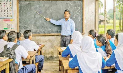যে শিক্ষকদের দুই মাসের বেতনের চেক ছাড়