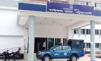 স্ত্রীকে গলা কেটে হত্যার পর থানায় স্বামীর আত্মসমর্পণ