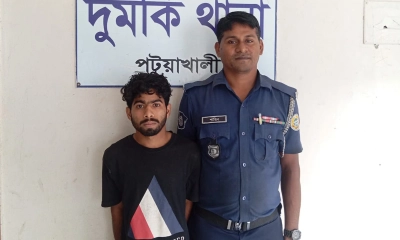 মাদকাসক্ত ছেলেকে পুলিশের হাতে তুলে দিলেন বাবা