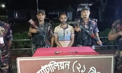 বেনাপোলে ইতালিয়ান পিস্তলসহ যুবক আটক