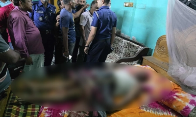 কুমিল্লা সদর দক্ষিণ উপজেলার চাঁদপুর জনতা হাইস্কুল সংলগ্ন একটি ওয়ার্কশপ থেকে মালিক দুলাল মিয়ার (৫০) রক্তাক্ত মরদেহ উদ্ধার করে পুলিশ। ছবি- রূপালী বাংলাদেশ