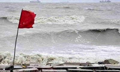 চার সমুদ্রবন্দরে ৩ নম্বর সতর্ক সংকেত