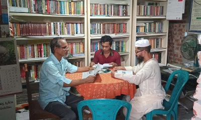 ঝালকাঠিতে প্রতিবন্ধী যুবকের উদ্যোগে গ্রন্থাগার, জাগছে আশার আলো
