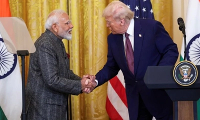 মার্কিন প্রেসিডেন্ট ট্রাম্পের সঙ্গে করমর্দন করছেন ভারতের প্রধানমন্ত্রী নরেন্দ্র মোদি। ছবি- সংগৃহীত