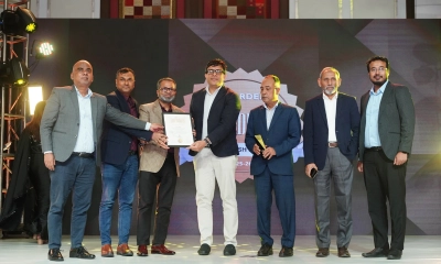 টিম গ্রুপের ডেপুটি ম্যানেজিং ডিরেক্টর (ডিএমডি) আব্দুল্লাহ হিল নাকিব পুরস্কার গ্রহণ করেন। ছবি- রূপালী বাংলাদেশ