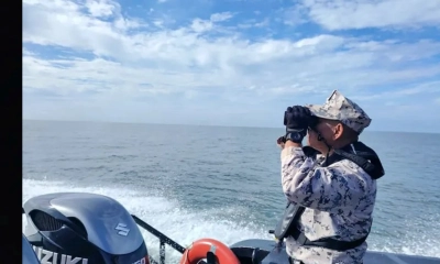 নিরাপত্তা দায়িত্বে মালয়েশিয়ান নৌ অফিসার।