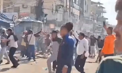 নেপালে ক্ষমতাচ্যুত প্রধানমন্ত্রীর সমর্থকদের সঙ্গে জেন-জির সংঘর্ষ