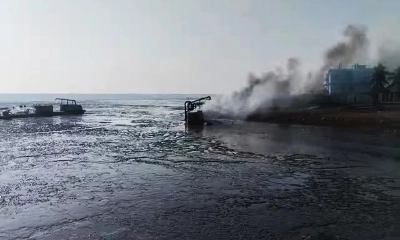 বালু উত্তোলন নিয়ে জনমনে ক্ষোভ, আগুনে পুড়ল ড্রেজার-বাল্কহেড