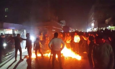মহাসড়কে ছিটকে পড়ে দুই তরুণের মৃত্যু