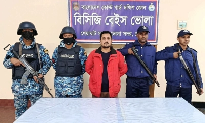 কোস্টগার্ড ও পুলিশের যৌথ অভিযানে ছাত্রলীগ নেতা আটক