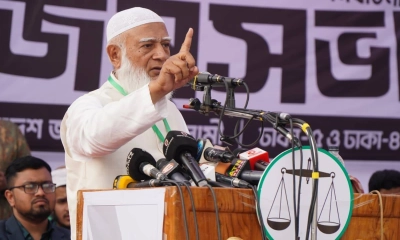 ‘একদিকে ফ্যামিলি কার্ডের কথা বলছে, অপরদিকে মা-বোনদের গায়ে হাত দিচ্ছে’