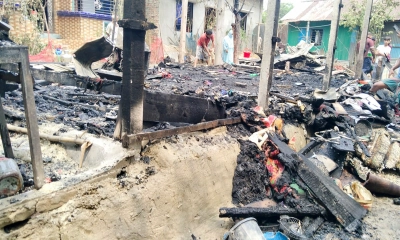 ভয়াবহ আগুনে নিঃস্ব সিএনজি চালক রিপন