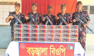 কুমিল্লায় বিজিবি অভিযানে ৯৪ লাক্ষ টাকার ফোনের ডিসপ্লে জব্দ