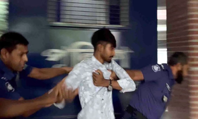 আ.লীগ নেতাদের ডিম নিক্ষেপের চেষ্টা, আটকের আধা ঘণ্টা পর ছাত্রদলের ৫ কর্মীর মুক্তি