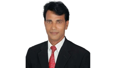 সড়কের নির্মাণসামগ্রী দিয়ে  মেম্বারের বাড়িতে ঢালাই!