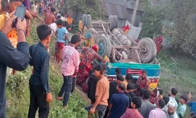 হবিগঞ্জে যাত্রীবাহী বাস উল্টে নিহত ১, আহত অন্তত ২০
